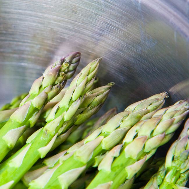 asparagus food to help with bloating: a close-up of the tops of a bunch of asparagus