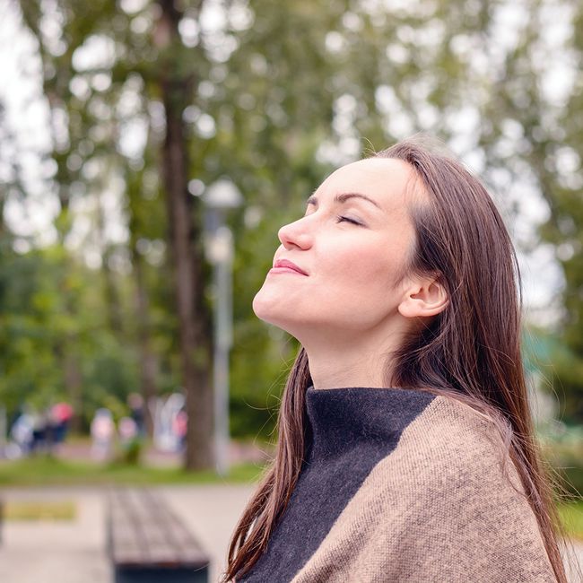 woman deep breathing to destress for weight loss