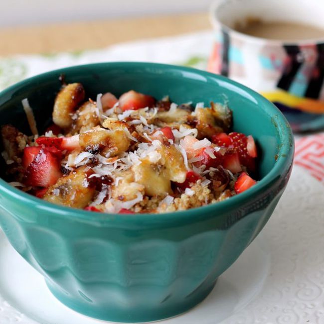 strawberry-banana-quinoa-breakfast-bowl-vegan