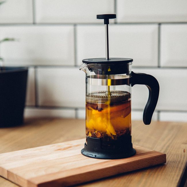 making spiced blend water in a french press