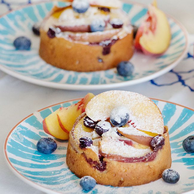 Peach_Blueberry_Greek_Yogurt_Cake