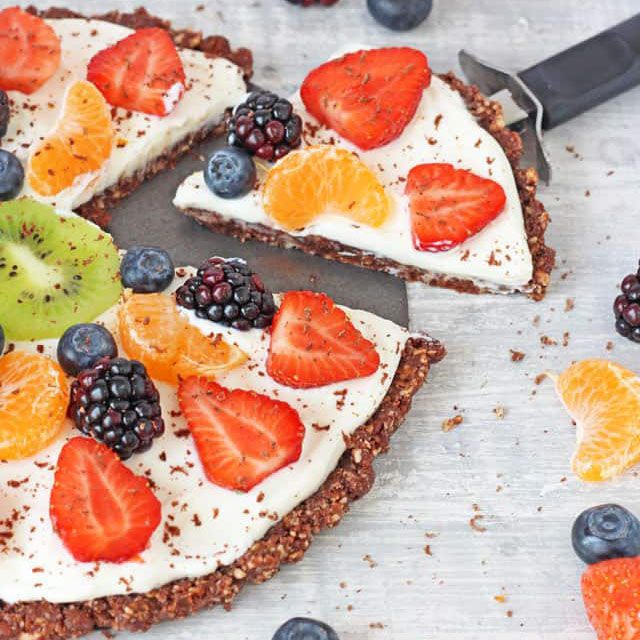 Healthy_No_Bake_Chocolate_Fruit_Pizza_With_Greek_Yogurt