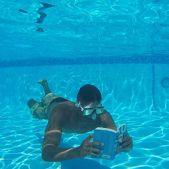 Read Underwater In Aruba