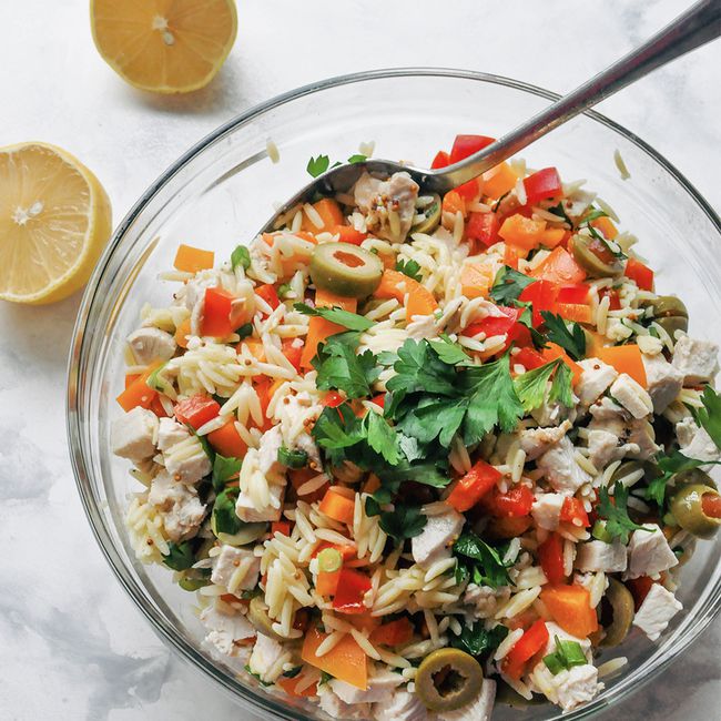 Orzo Salad with Chicken, Bell Peppers, and Olives mediterranean diet chicken recipe