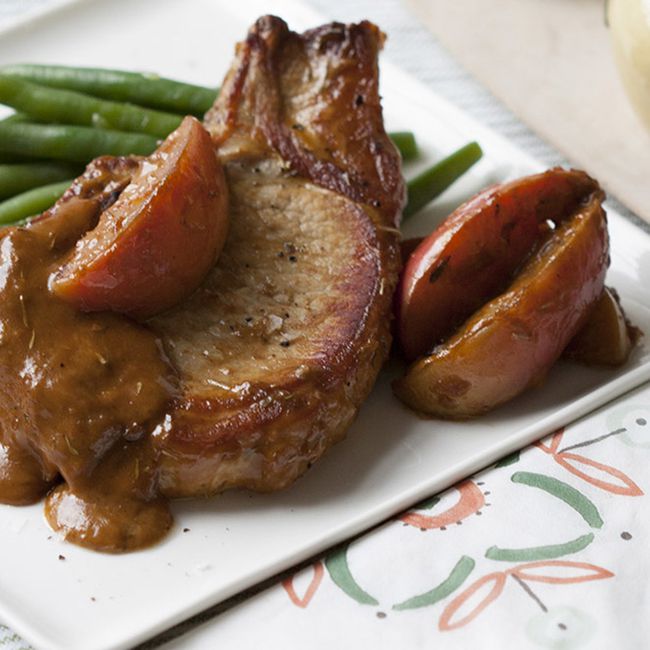 Creamy Pork Chop with Mustard and Apples