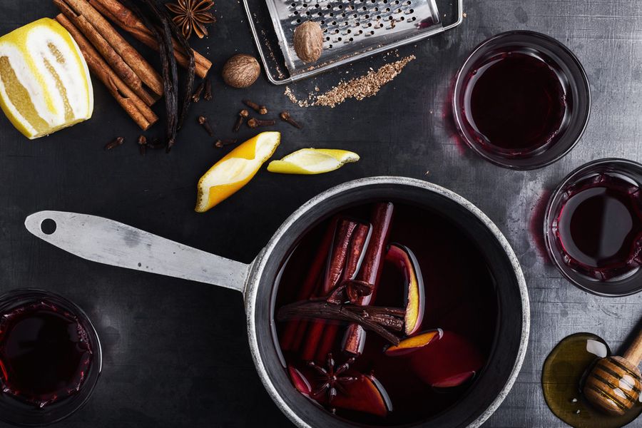Pot and glasses of mulled wine